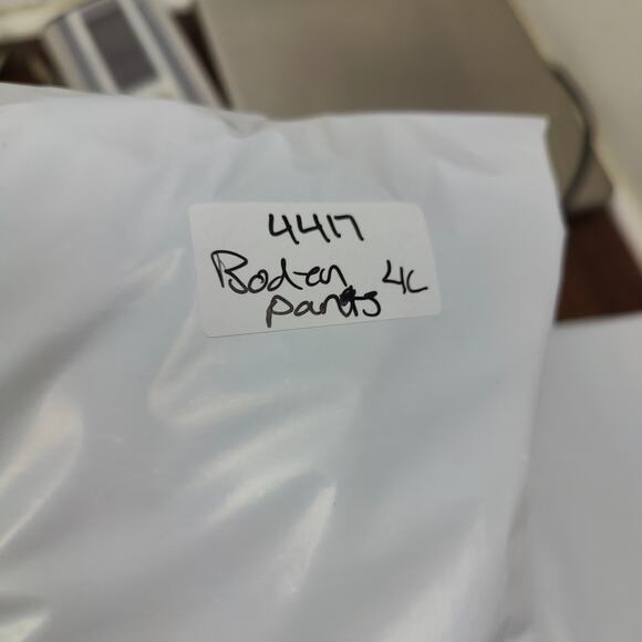 Boden Richmond 7/8 Pants Womens 4L Long Length Blue Red Floral Print AOP Chinos - Picture 9 of 9